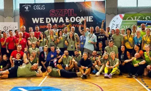 Zdjęcie do SZPIL WE DWA ŁOGNIE - relacja z charytatywnego turnieju